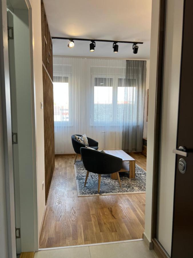 Joe Private Parking Apartment Novi Sad